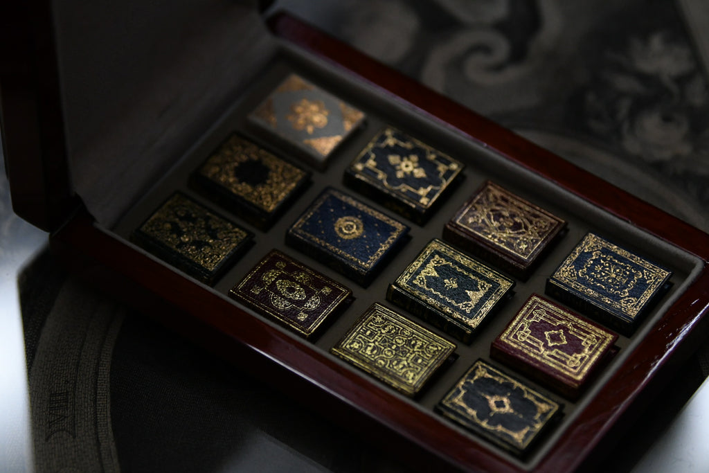 Limited Edition Roger Huet “The Miniature Collection of Shakespeare’s World” | Signed No. 48/199 Miniature Book Library in Presentation Case