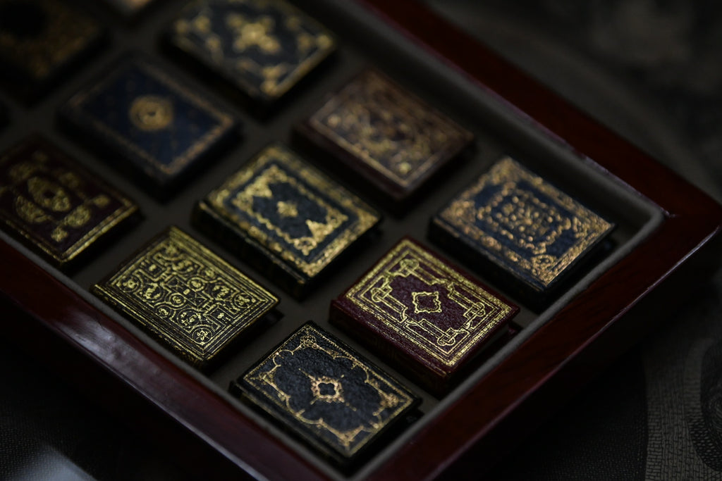 Limited Edition Roger Huet “The Miniature Collection of Shakespeare’s World” | Signed No. 48/199 Miniature Book Library in Presentation Case