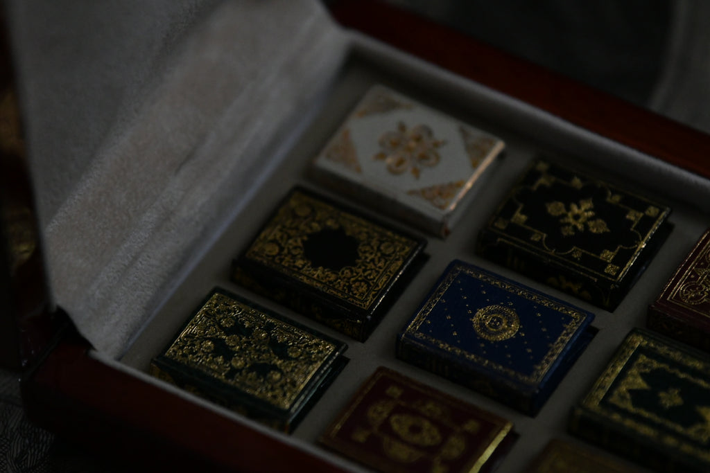Limited Edition Roger Huet “The Miniature Collection of Shakespeare’s World” | Signed No. 48/199 Miniature Book Library in Presentation Case