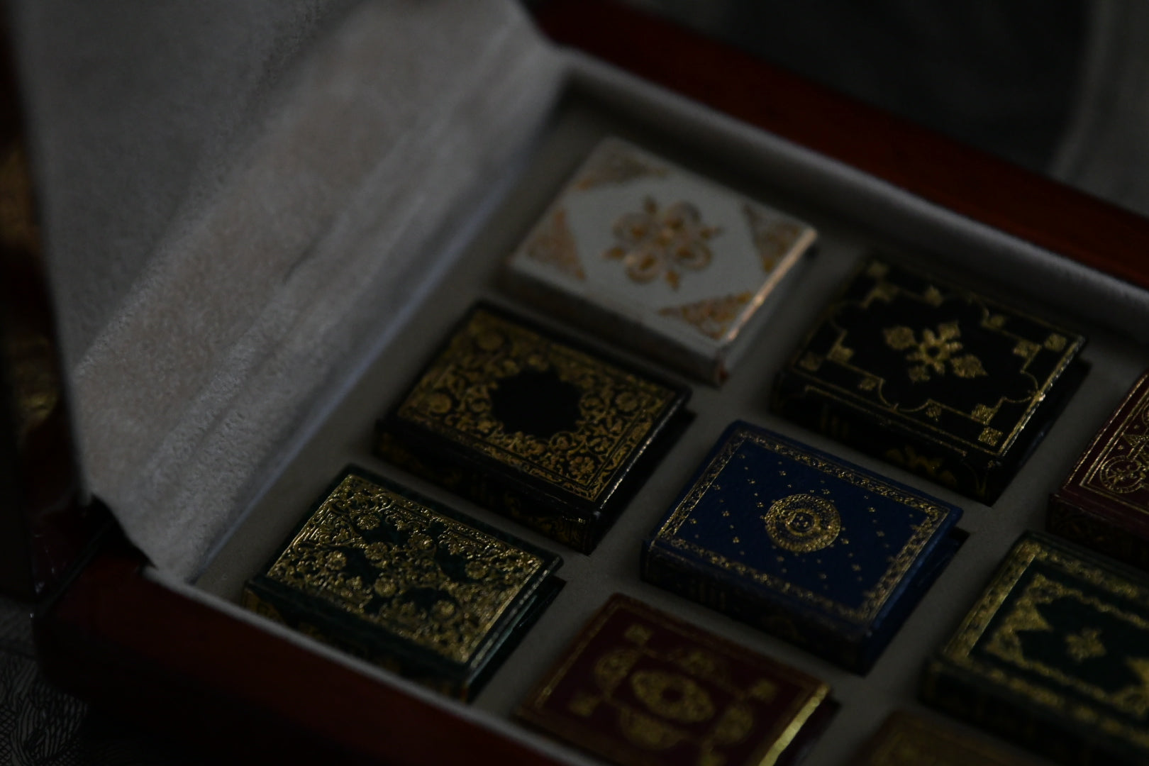 Limited Edition Roger Huet “The Miniature Collection of Shakespeare’s World” | Signed No. 48/199 Miniature Book Library in Presentation Case