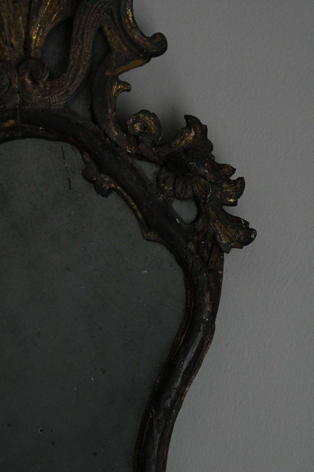 18th Century Italian Rococo Carved Giltwood Mirror | Hand-Carved Wall Mirror, Circa 1700–1799