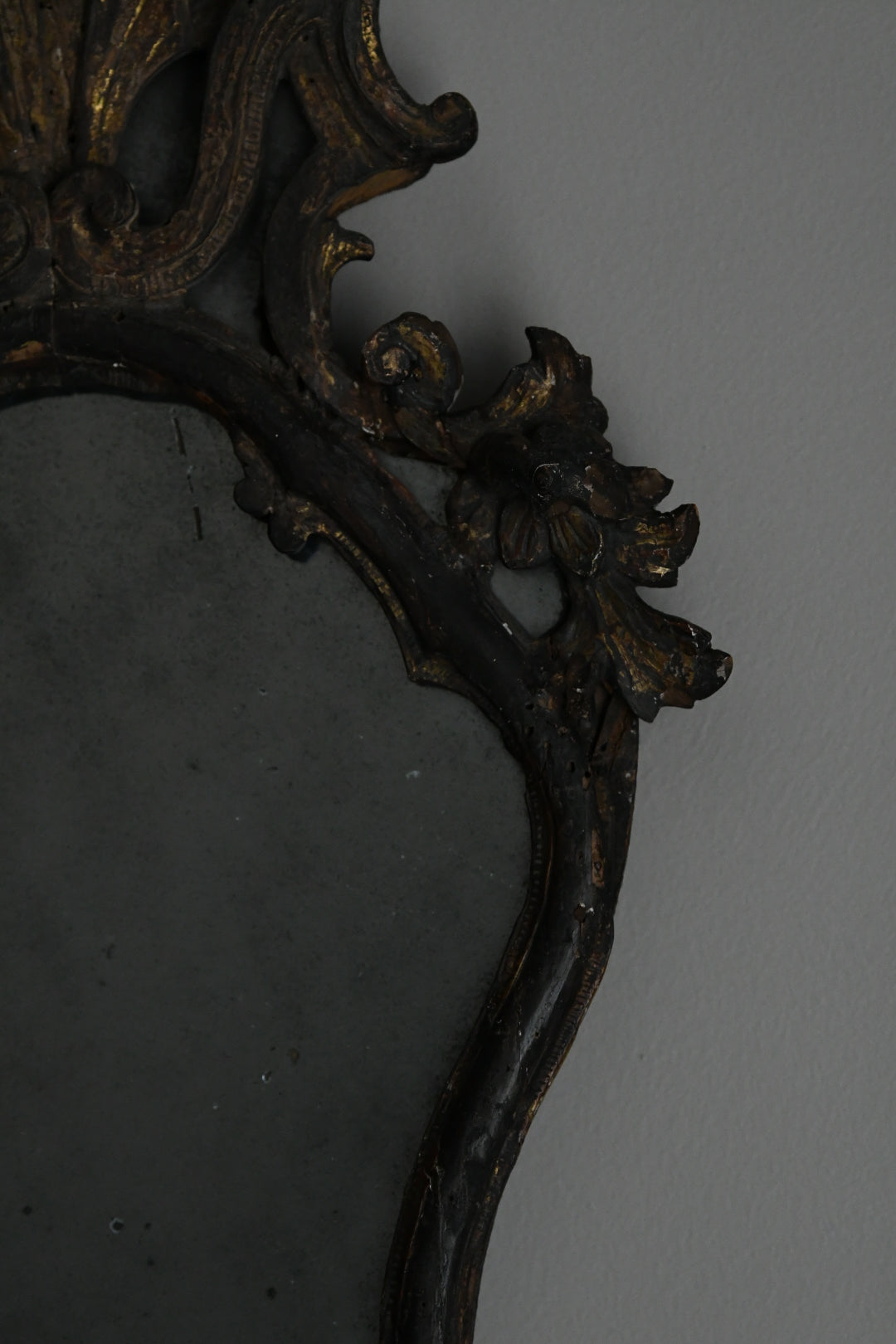18th Century Italian Rococo Carved Giltwood Mirror | Hand-Carved Wall Mirror, Circa 1700–1799