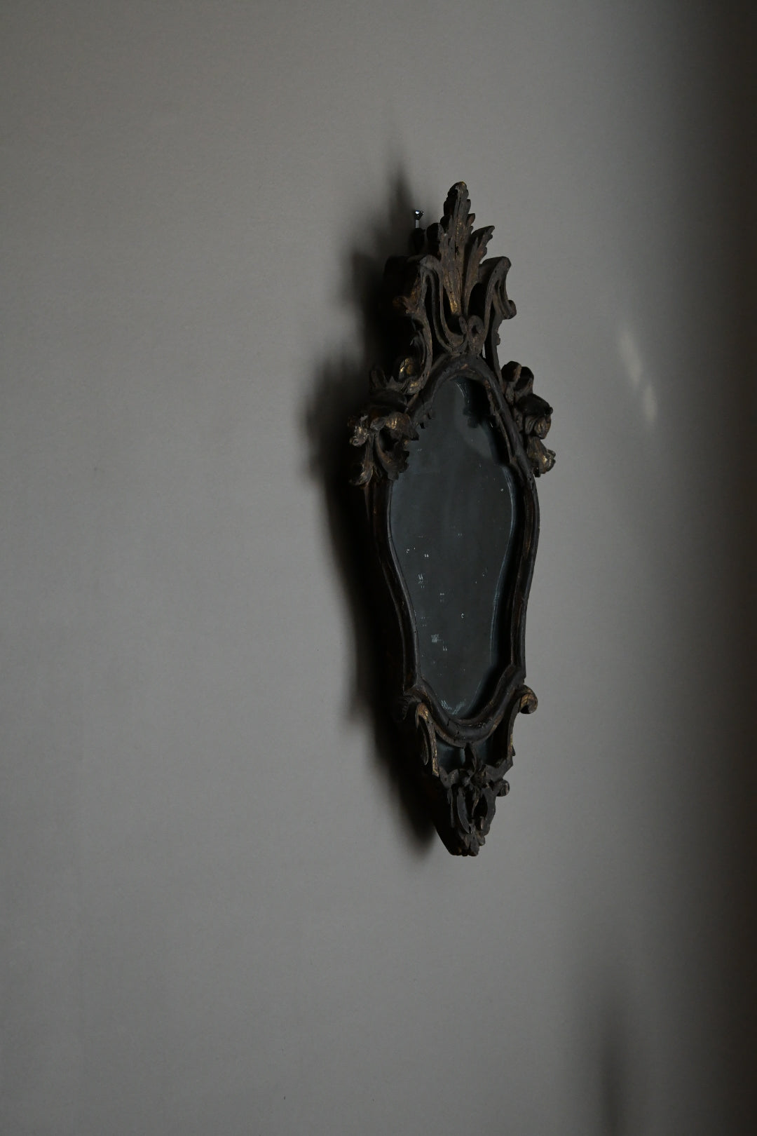 18th Century Italian Rococo Carved Giltwood Mirror | Hand-Carved Wall Mirror, Circa 1700–1799