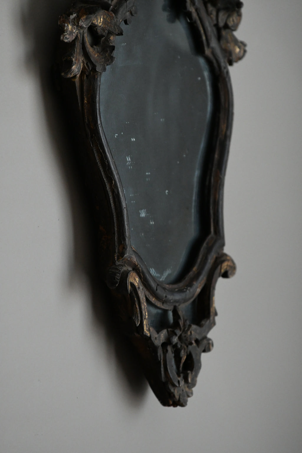 18th Century Italian Rococo Carved Giltwood Mirror | Hand-Carved Wall Mirror, Circa 1700–1799