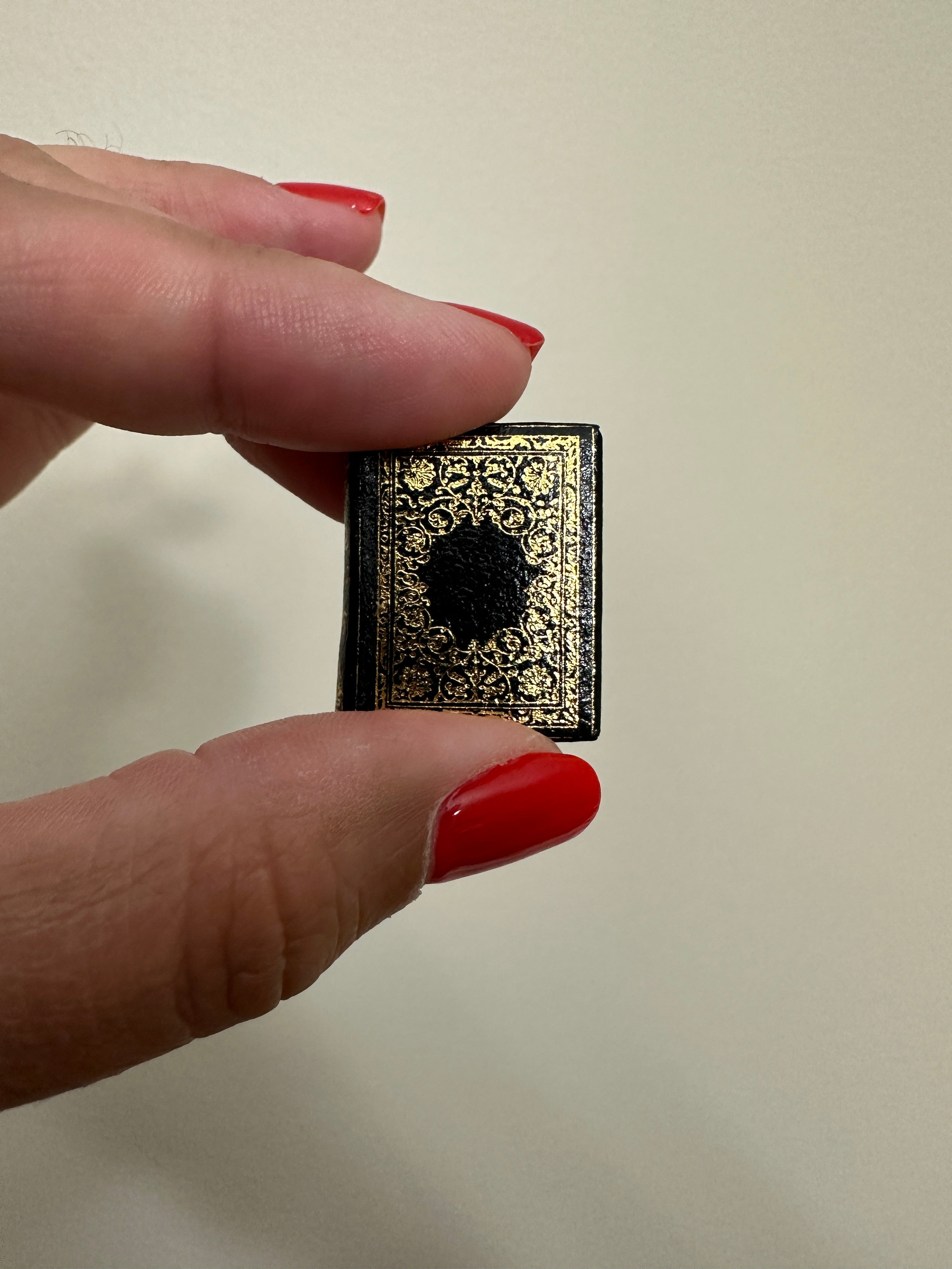Limited Edition Roger Huet “The Miniature Collection of Shakespeare’s World” | Signed No. 48/199 Miniature Book Library in Presentation Case