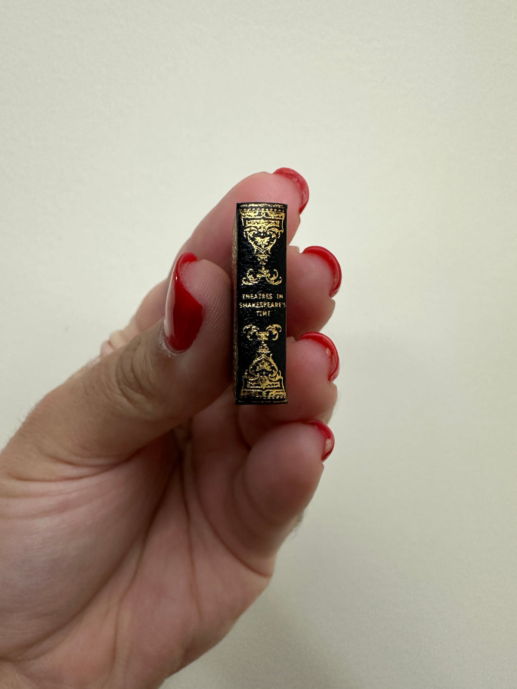 Limited Edition Roger Huet “The Miniature Collection of Shakespeare’s World” | Signed No. 48/199 Miniature Book Library in Presentation Case